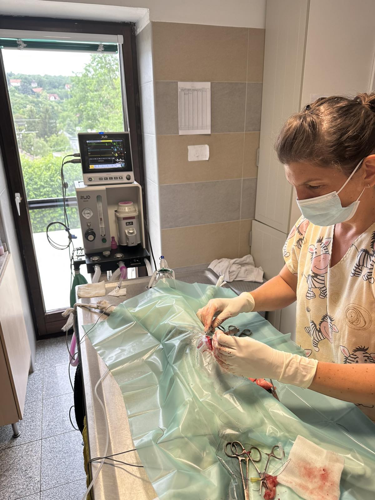 Altatógép használata sebészeti beavatkozás közben - Modern RWD berendezés